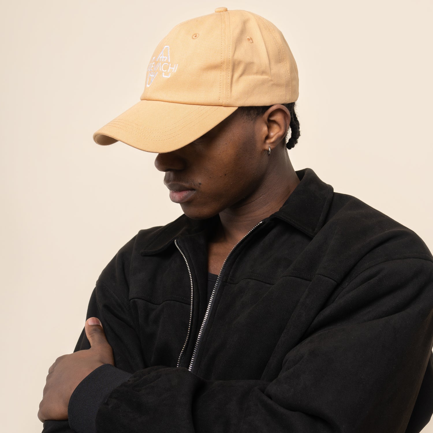 model wearing elevachi cap in beige