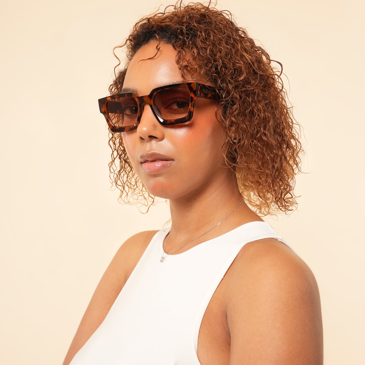 female model wearing volander sunglasses in brown